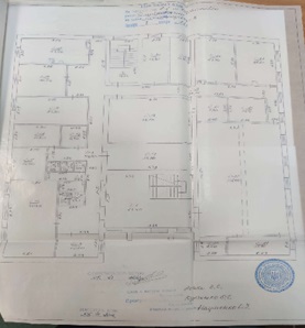 Будівля банку, загальною площею 1 744,3 кв.м, за адресою: Донецька обл., м. Костянтинівка, вулиця Поштова (був. Ленінградська), будинок 8. Реєстраційний номер об`єкту нерухомого майна: 543773014000. Інвентарний № 100174