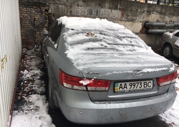 Легковий автомобіль HYUNDAI SONATA, 2008 року випуску, номер кузова KMHEU41BP8A500342, номер державної реєстрації АА9973ВС. Основні засоби в кількості 25 шт.