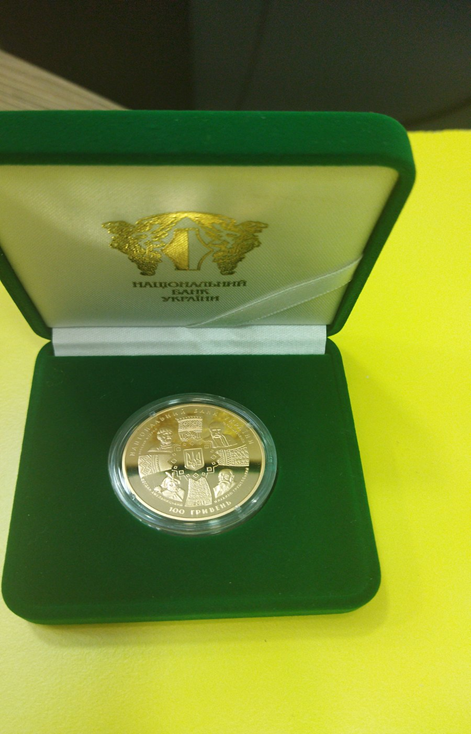 Золота пам`ятна монета ``20 років незалежності України``, номінал 100 гривень, метал Au 900, маса в чистоті 31,1 гр.